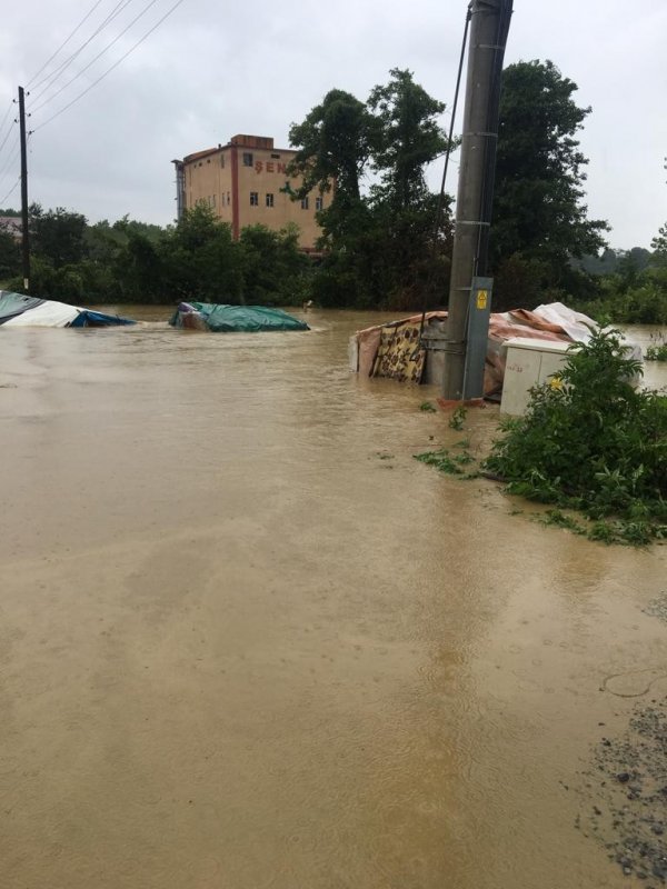 Sakarya Kocaali'de yollar kapandı