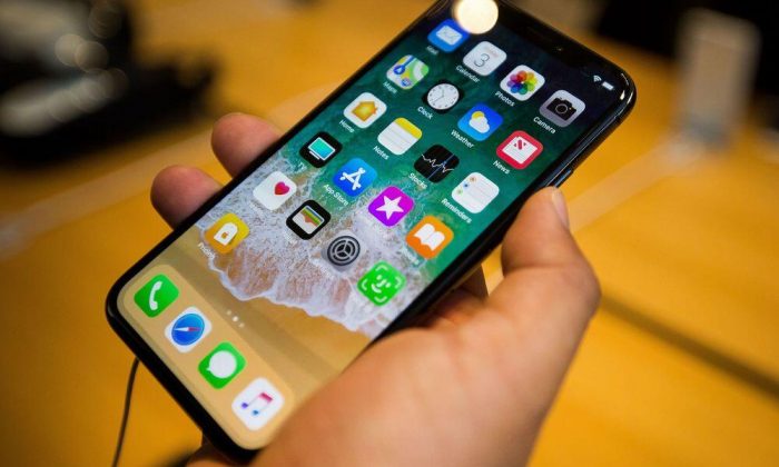 iPhone düşüşte: Apple gelirlerinin yarısı bile değil!