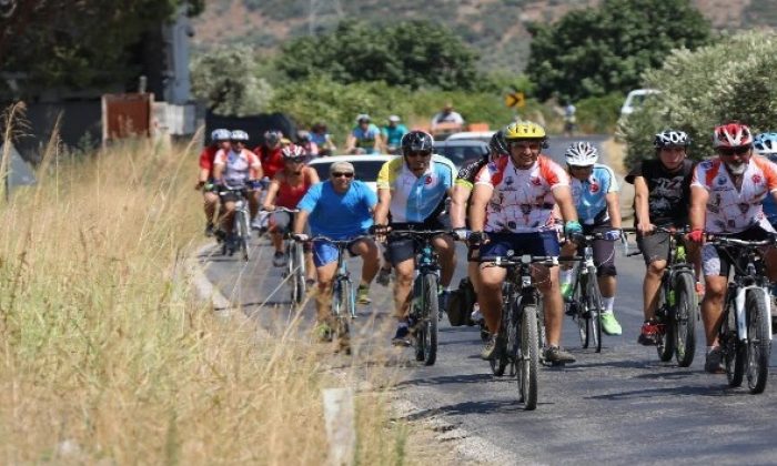 Bisikletçiler Gökçealan Üzüm Festivaline pedallıyor