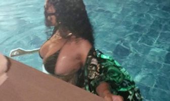 Rihanna’dan bikinili pozlar