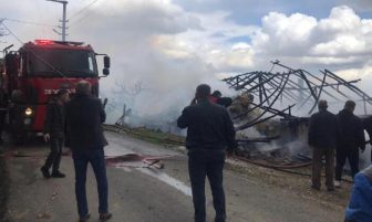 Ahırda çıkan yangında 6 büyükbaş hayvan telef oldu