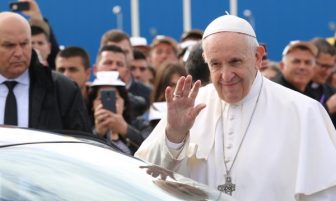 Papa Francis’i taşıyan uçak Irak’ın başkenti Bağdat’a indi