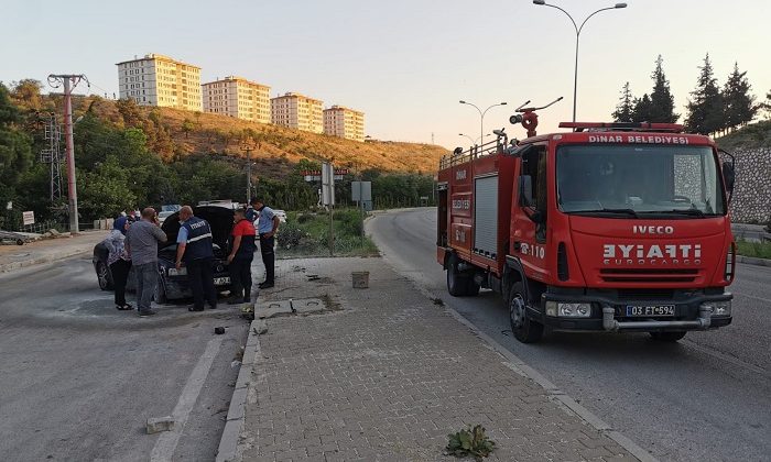 Tatile gidiyorlardı, otomobilleri yandı