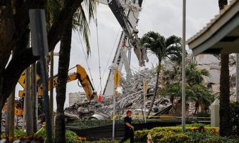 Miami’de çöken 13 katlı binada ölenlerin sayısı 90’a yükseldi