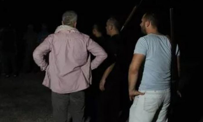 Manavgat’ta mahalle halkı silahla nöbet tuttu, yol kesip kimlik kontrolü yaptı