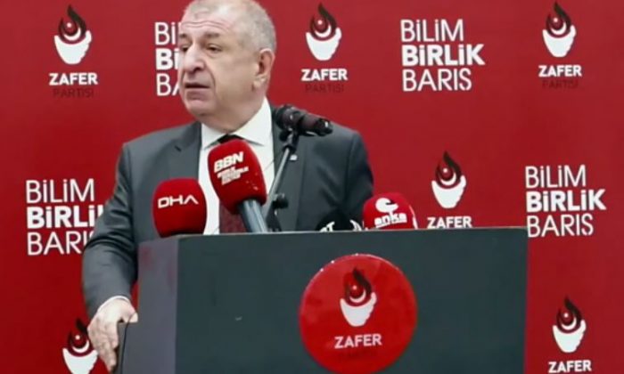 Jandarmanın müzeye kaldırılan sancağını geri vereceğiz.