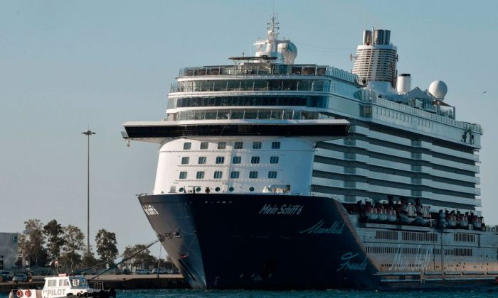 Yolcu gemisi “Mein Schiff 6” korona vakaları nedeniyle seyahatini durdurdu