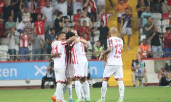 Antalyaspor, Spor Toto Süper Lig’in 3. haftasında konuk ettiği Trabzonspor’u 5-2 yendi.