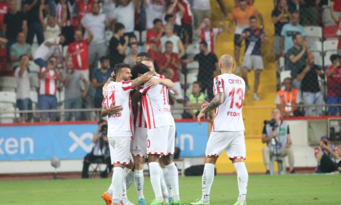 Antalyaspor, Spor Toto Süper Lig’in 3. haftasında konuk ettiği Trabzonspor’u 5-2 yendi.